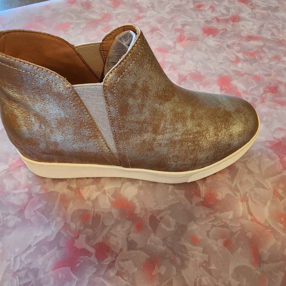 Silvie Pull on Sneaker in Taupe Metallic Leather